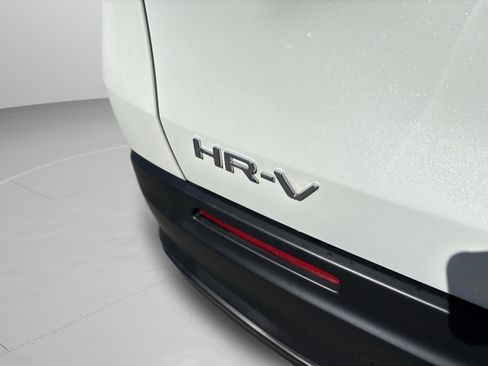 Certified 2024 Honda HR-V LX image 30