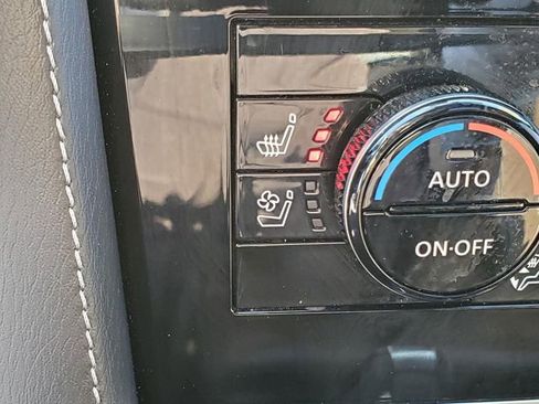 Certified 2022 Nissan Armada Platinum image 28