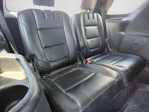 Used 2017 Ford Explorer XLT w/ Equipment Group 202A FWD image 19