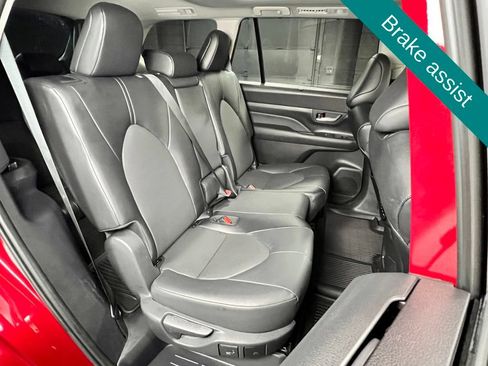 Used 2025 Toyota Grand Highlander AWD image 11