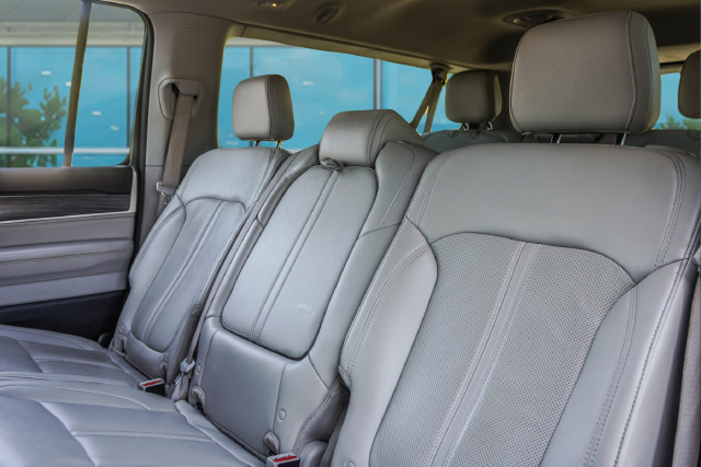 Used 2023 Jeep Wagoneer L Series II RWD image 19