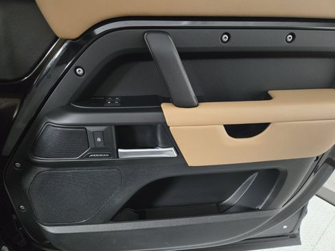 Used 2025 Land Rover Defender 110 S image 19