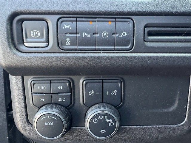 Used 2021 Chevrolet Tahoe RST w/ Luxury Package AWD/4WD image 13