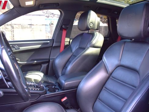 Used 2018 Porsche Macan GTS image 12