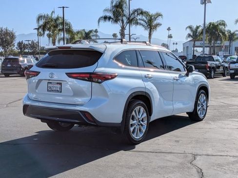 Used 2024 Toyota Highlander Limited image 5