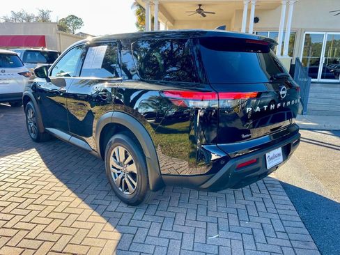 Used 2025 Nissan Pathfinder S image 3