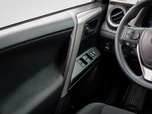 Used 2018 Toyota RAV4 LE w/ All Weather Liner Package AWD/4WD image 34