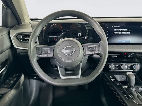 Used 2025 Nissan Kicks SV AWD/4WD image 18