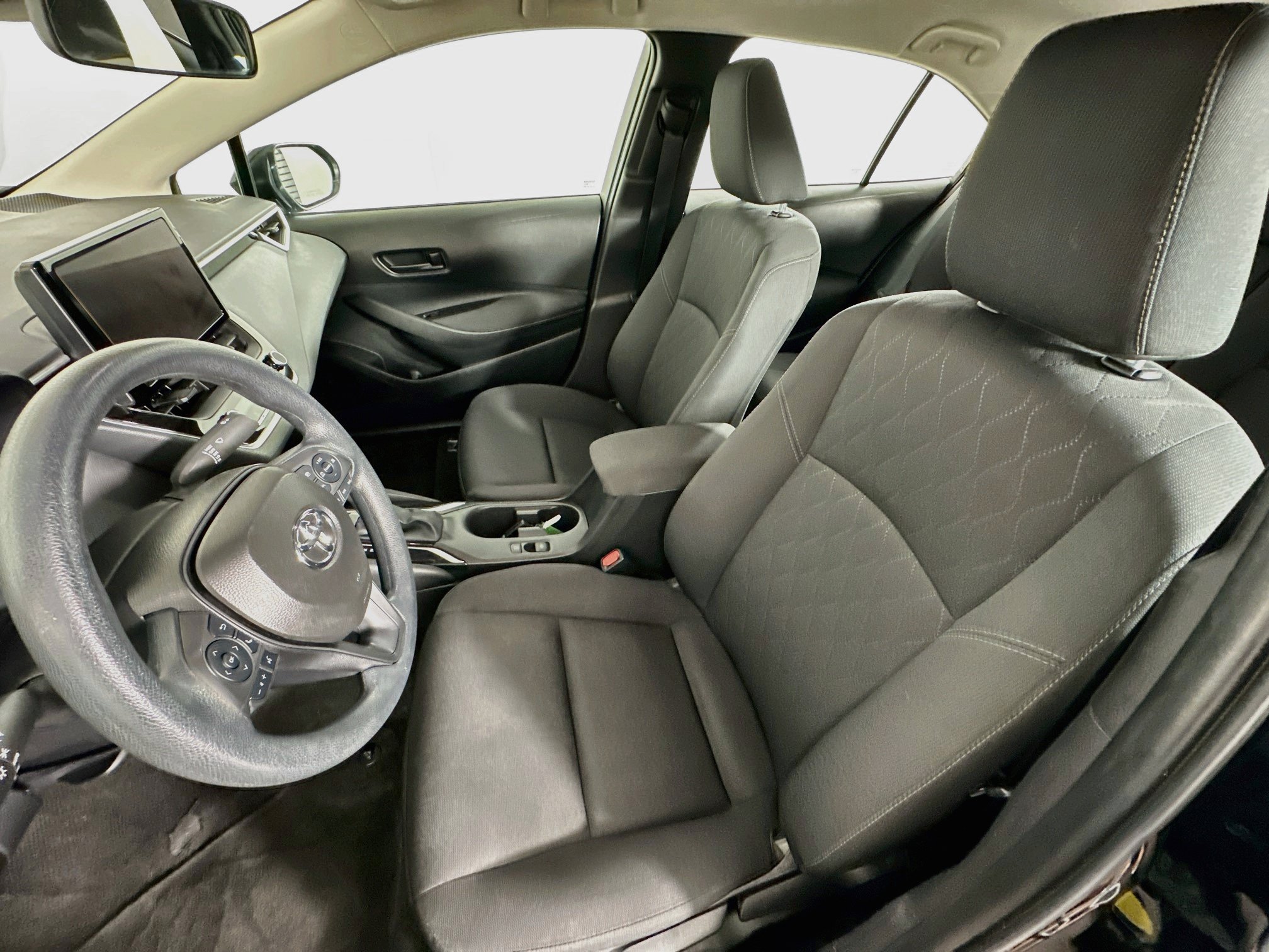 Used 2025 Toyota Corolla LE FWD image 13