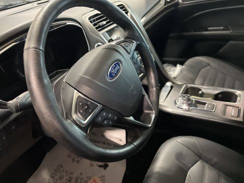 Used 2017 Ford Fusion SE w/ Fusion SE Technology Package image 27