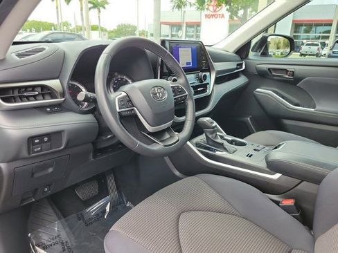Certified 2024 Toyota Highlander LE FWD image 16