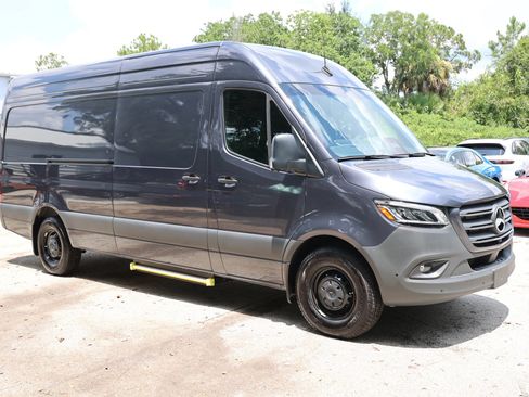 Used 2025 Mercedes-Benz Sprinter 2500 image 44