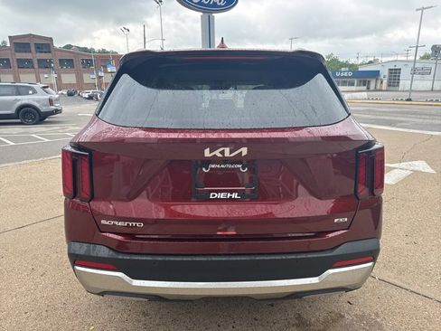 Used 2025 Kia Sorento S image 6