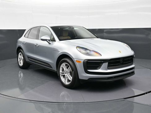 Certified 2025 Porsche Macan AWD/4WD image 26