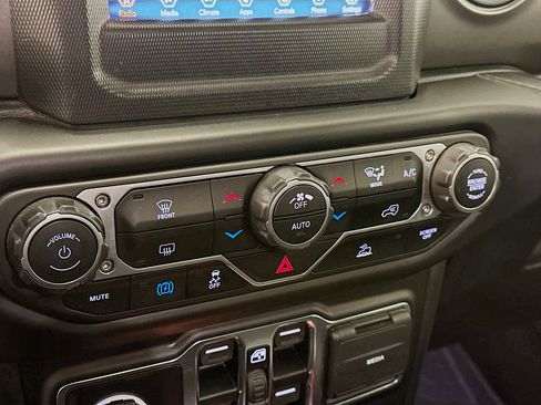Used 2023 Jeep Wrangler Unlimited AWD/4WD image 23