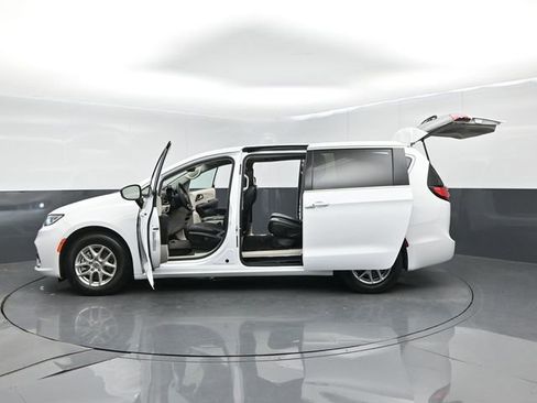 Used 2024 Chrysler Pacifica Touring-L FWD image 62