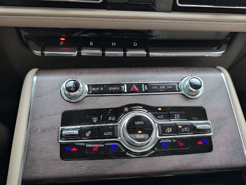 Used 2024 Lincoln Aviator Reserve w/ Equipment Group 201A AWD/4WD image 14