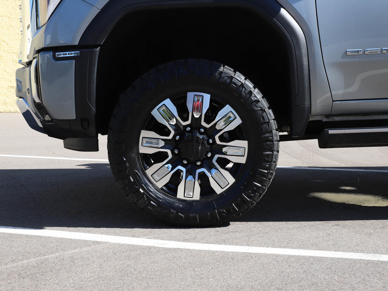 Used 2025 GMC Sierra 2500 Denali w/ Denali Reserve Package AWD/4WD image 31
