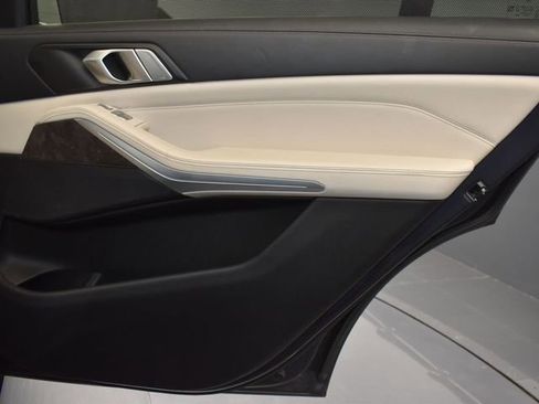 Used 2022 BMW X7 xDrive40i w/ Premium Package image 15