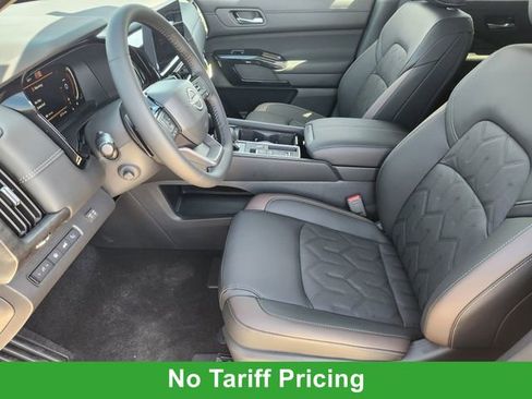 New 2026 Nissan Pathfinder Platinum image 10