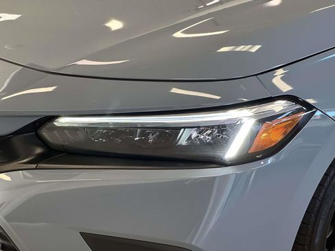 Used 2023 Honda Civic Sport image 11