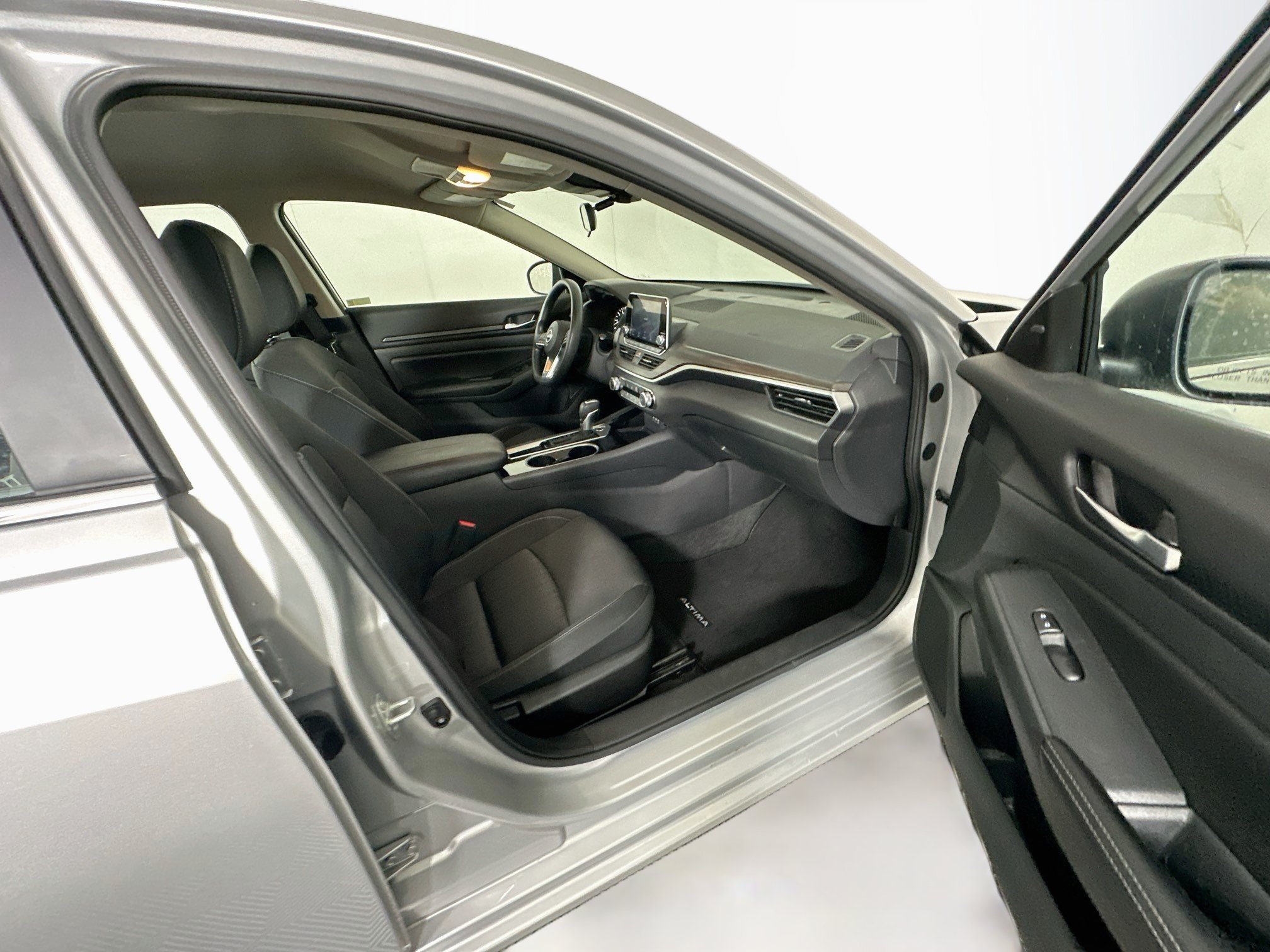 Used 2024 Nissan Altima 2.5 SV FWD image 29