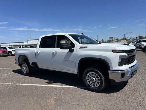 Used 2024 Chevrolet Silverado 2500 LT w/ Convenience Package AWD/4WD image 7