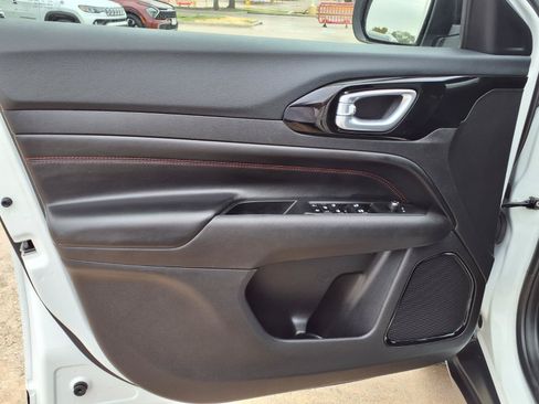 Used 2025 Jeep Compass Trailhawk AWD/4WD image 27