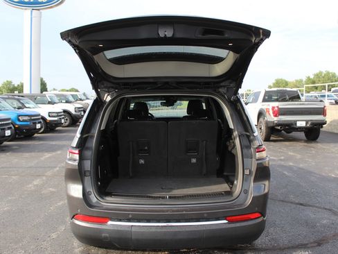 Used 2022 Jeep Grand Cherokee L Limited w/ MOPAR Finishing Package AWD/4WD image 17