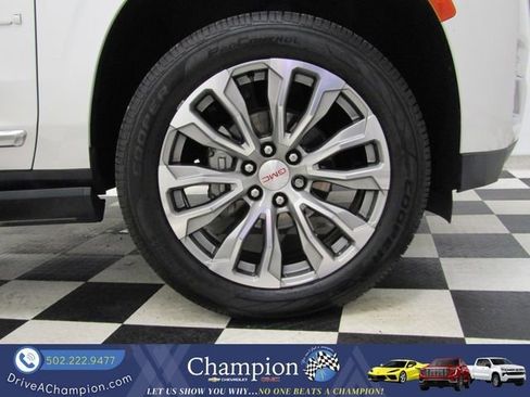 Used 2021 GMC Yukon XL Denali w/ Denali Ultimate Package AWD/4WD image 3