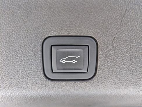 Used 2023 Chevrolet Suburban LT image 11