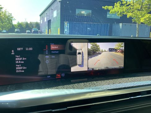 Used 2025 Cadillac Escalade ESV V image 23