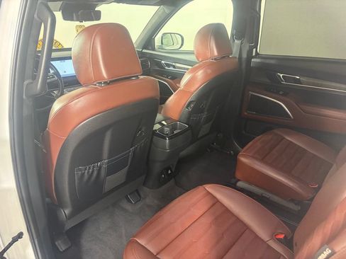 Used 2024 Kia Telluride AWD image 12