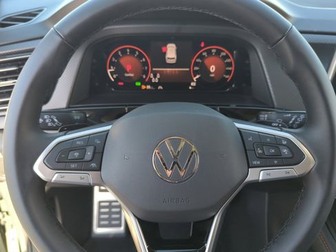 New 2026 Volkswagen Atlas Peak Edition image 9