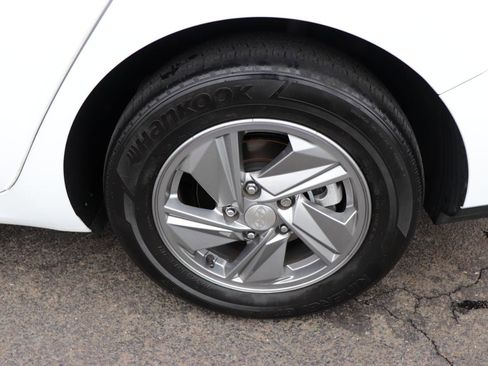 Used 2024 Hyundai Elantra SE FWD image 46