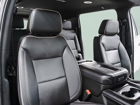 Used 2023 Chevrolet Suburban Premier AWD/4WD image 34