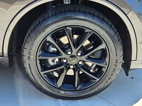 Certified 2018 Dodge Durango R/T w/ Blacktop Package RWD image 9