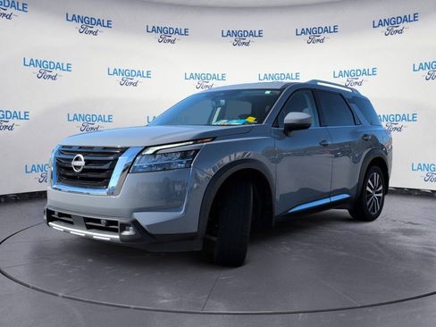 Used 2022 Nissan Pathfinder Platinum w/ Cargo Package image 11