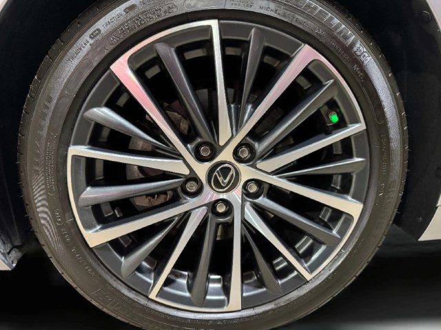 Certified 2025 Lexus ES 350 w/ Premium Package FWD image 31
