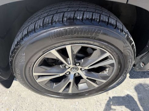 Used 2016 Toyota Highlander XLE AWD/4WD image 11