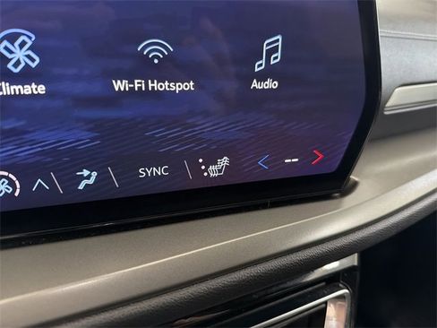 Certified 2025 Chevrolet Traverse LT image 32