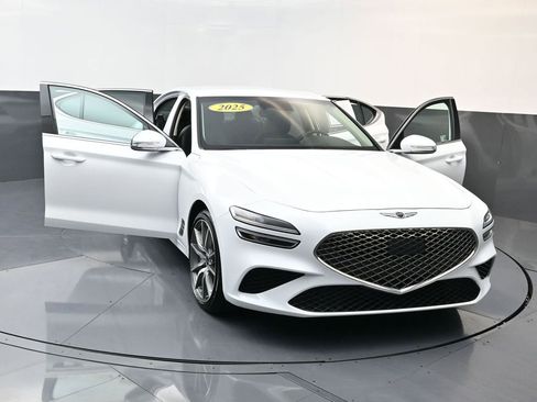 Used 2025 Genesis G70 2.5T image 29