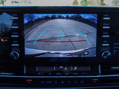 Used 2023 Toyota Sienna XLE image 8