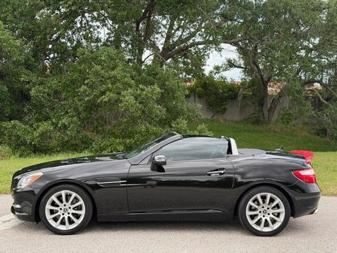 Used 2016 Mercedes-Benz SLK 300 w/ Premium 2 Package image 13