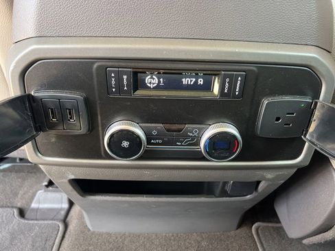 Used 2019 Ford Expedition XLT w/ Equipment Group 202A RWD image 21
