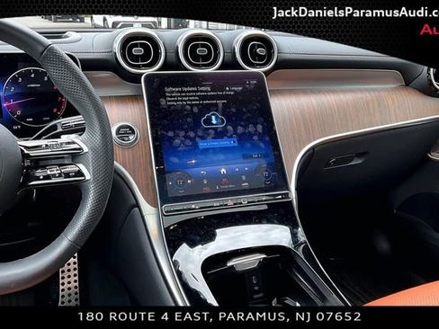 Used 2023 Mercedes-Benz GLC 300 4MATIC image 4