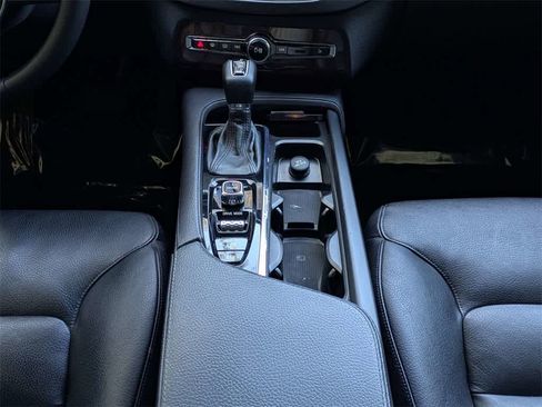 Used 2016 Volvo XC90 T6 Momentum w/ Momentum Plus Package image 24