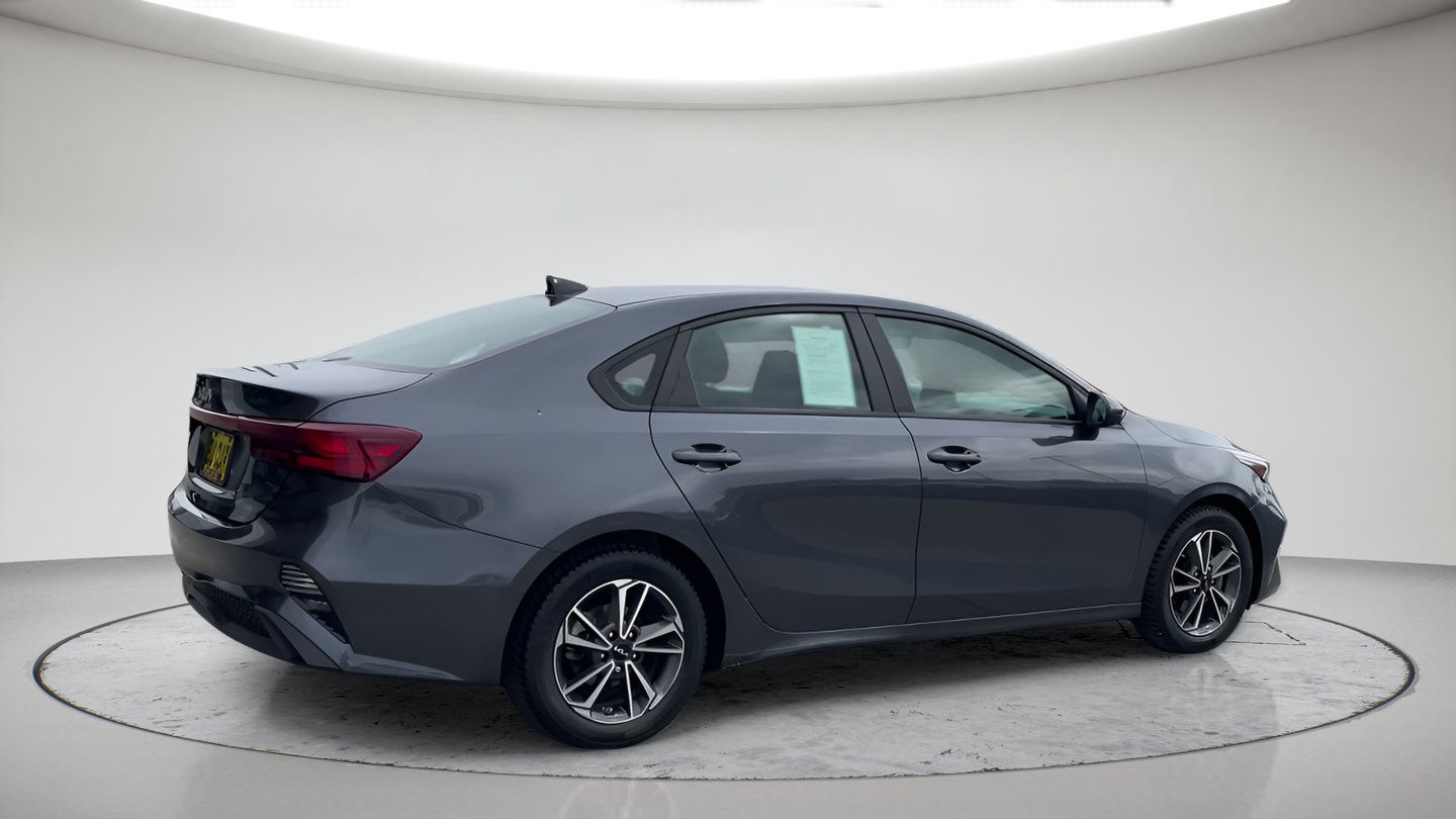 Used 2022 Kia Forte LXS FWD image 6