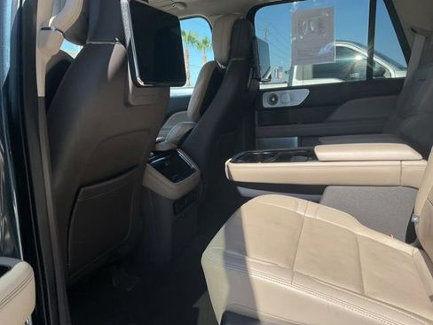 Used 2022 Lincoln Navigator Reserve AWD/4WD image 21