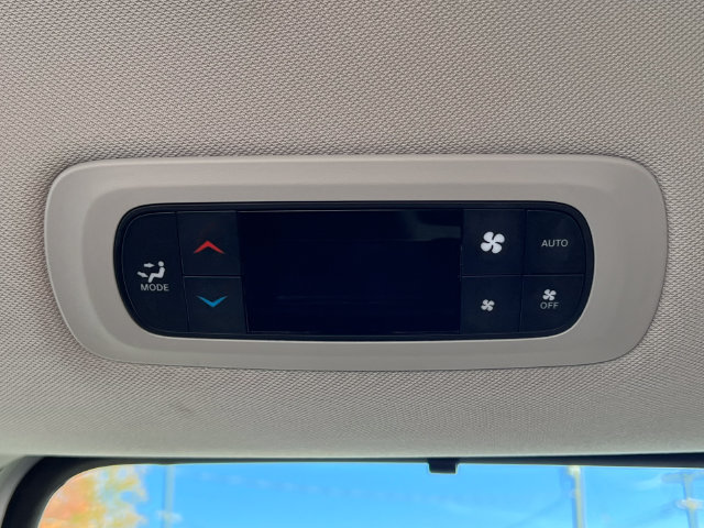 Used 2024 Chrysler Pacifica Touring-L FWD image 36
